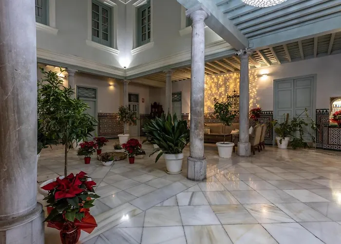 Hotel near College: Palacio Cabrera - Lillo